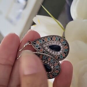 Western motif for gemstone dangly earrings